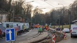 Z Hradčanské na Malostranskou jedině metrem. Do konce února se opravuje tramvajová trať