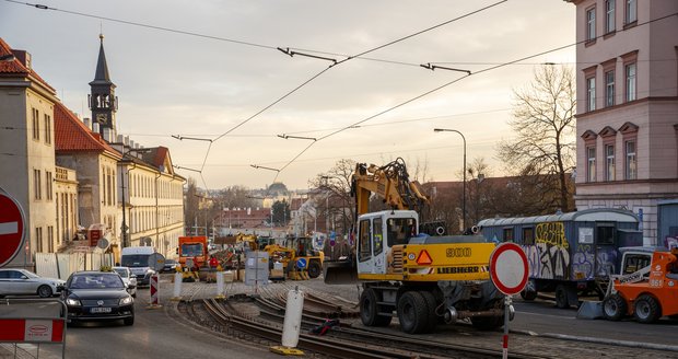 Koleje mezi Chotkovými sady a Malostranskou prochází do konce února rekonstrukcí. (1. února 2021)