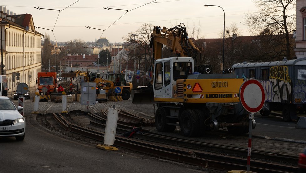 Koleje mezi Chotkovými sady a Malostranskou prochází do konce února rekonstrukcí. (1. února 2021)