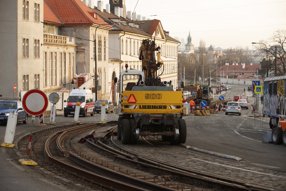 Koleje mezi Chotkovými sady a Malostranskou prochází do konce února rekonstrukcí. (1. února 2021)