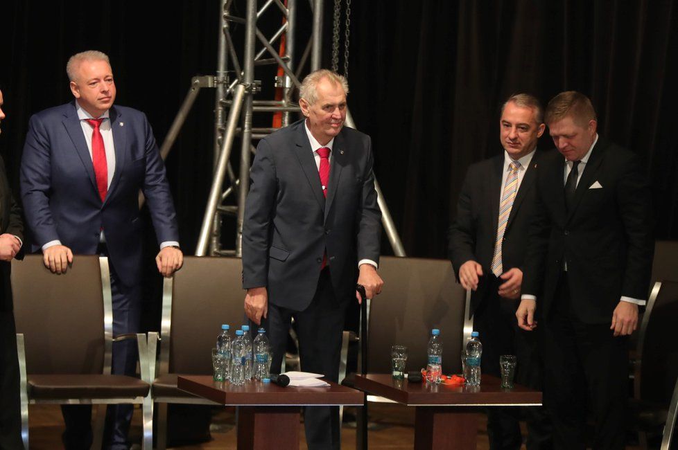 Milan Chovanec, Miloš Zeman, Josef Středula a Robert Fico na sjezdu ČSSD (18. 2. 2018)