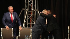 Milan Chovanec, Miloš Zeman, Josef Středu a Robert Fico na sjezdu ČSSD (18. 2. 2018)