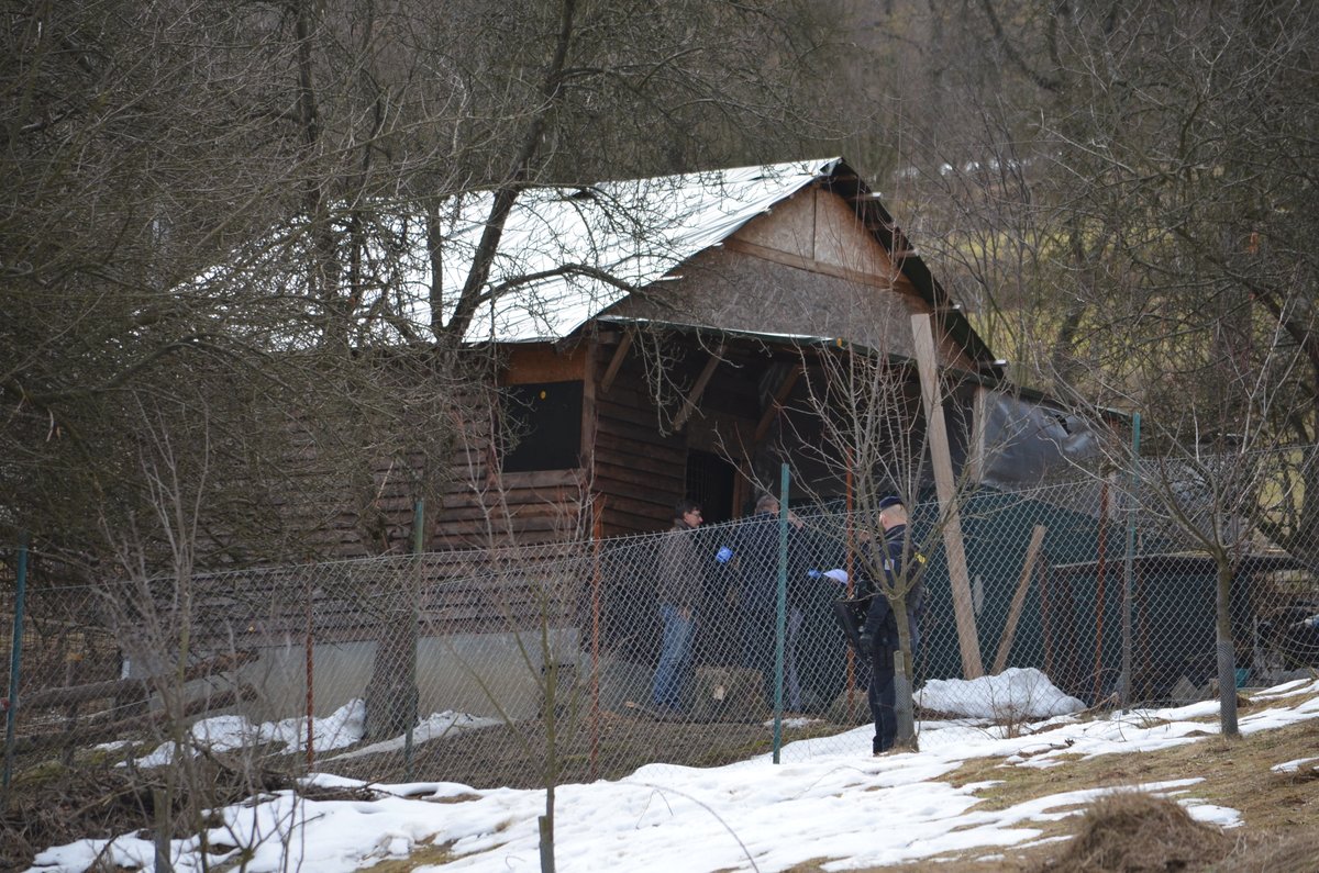 V tomto domečku, lví ubikaci s klecemi, našel Michal P. smrt