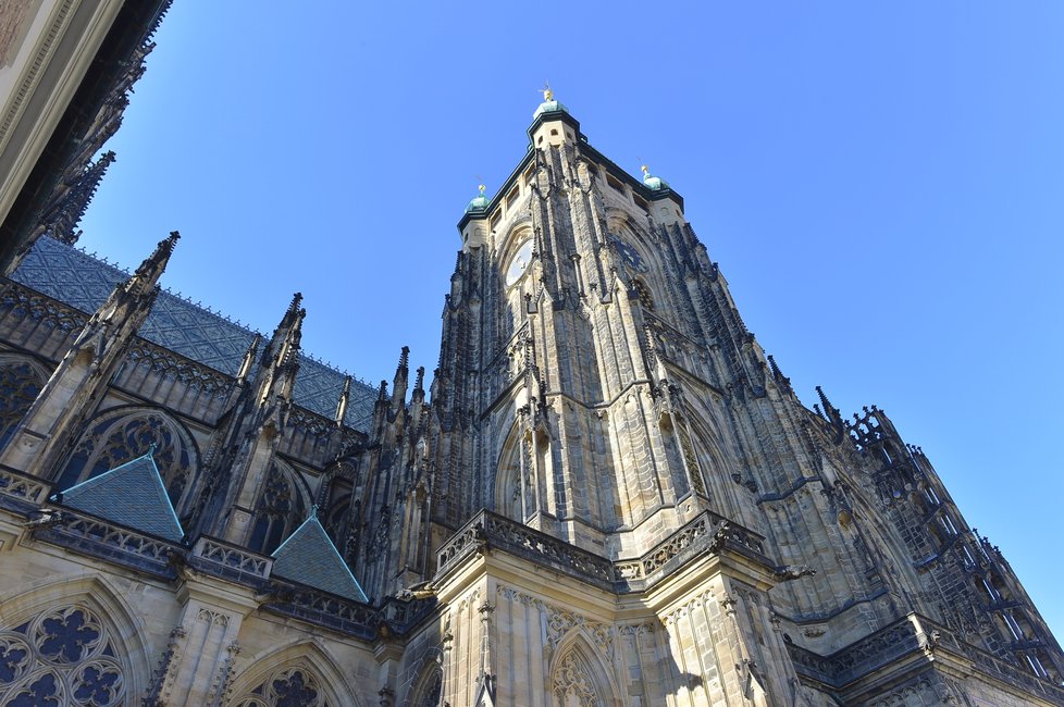 Chrámu sv. Víta hrozila v roce 1541 zkáza ohněm. Na jeho opravě se podílela česká královna anna Jagellonská.