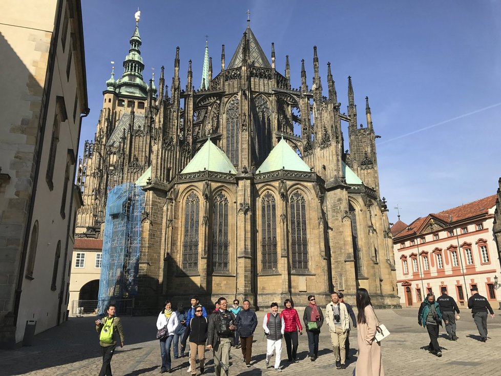 Incident se odehrál v chrámu sv. Víta při večerní mši.