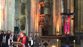 Arcibiskup Dominik Duka promluvil během bohoslužby k lidem i během loňského festivalu Mene tekel.