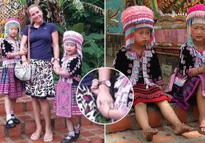 Roztomilé holčičky u thajského chrámu ukradly turistce hodinky.
