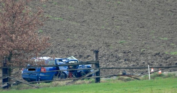 Tragická nehoda u Benešova: Jeden mrtvý, na místo startoval i vrtulník