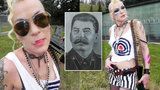 Stalinova vnučka je drsňačka: Ujíždí na tetováních a piercinzích 