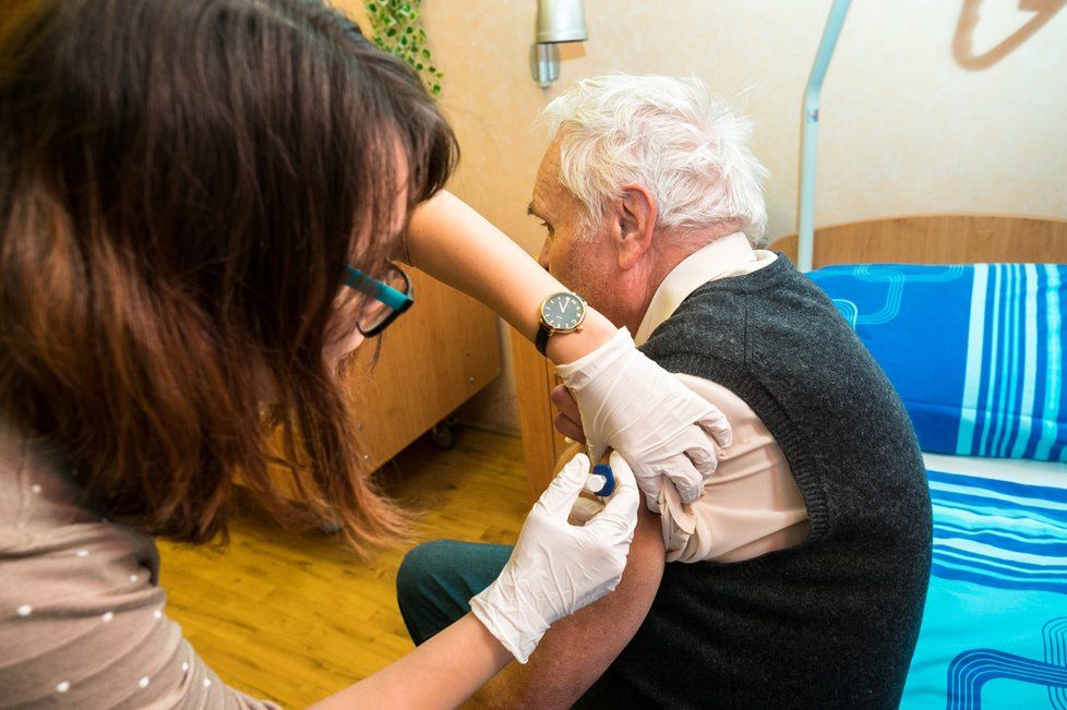 Podle hlavní hygieničky ČR Evy Gotvaldové je nejlepší prevence před chřipkou očkování