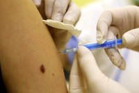 Ordinace praktiků plní lidé s virózami: Mají letos Češi zájem o očkování proti chřipce?
