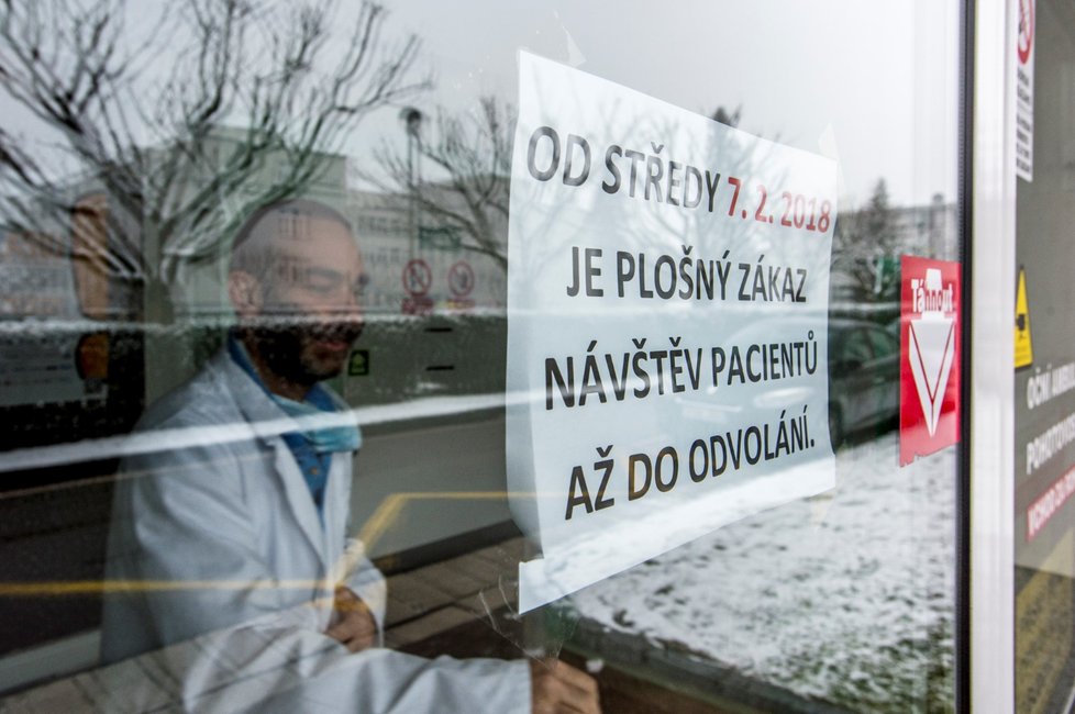 Kvůli chřipce platí v řadě českých nemocnic zákaz návštěv.