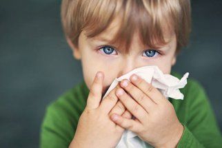 Zánět nosních dutin: Jak ho poznáte a vyléčíte ho bez antibiotik?
