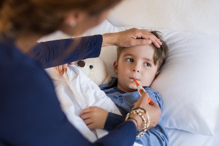 Čtyřletý kluk zemřel na chřipku. Matka mu nedala lék, radila se s odpůrci očkování