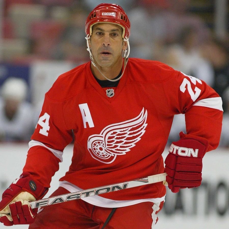 Naposledy hral Chelios v NHL za Detroit, teraz sa mu črtá zmluva s Phoenixom.