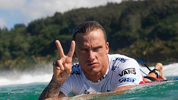 Australský surfař Chris Davidson