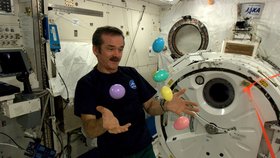 Chris Hadfield: Velikonoční nadílka na ISS (2013).