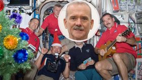 Chris Hadfield popsal svátky na ISS.