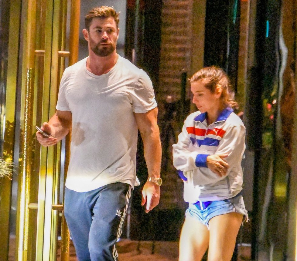 Chris Hemsworth a jeho manželka Elsa Patakyová