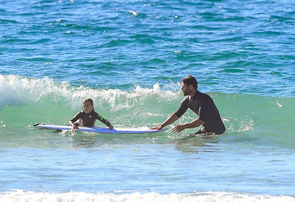 Takhle řádil božský Thor Chris Hemsworth na plážích v Austrálii