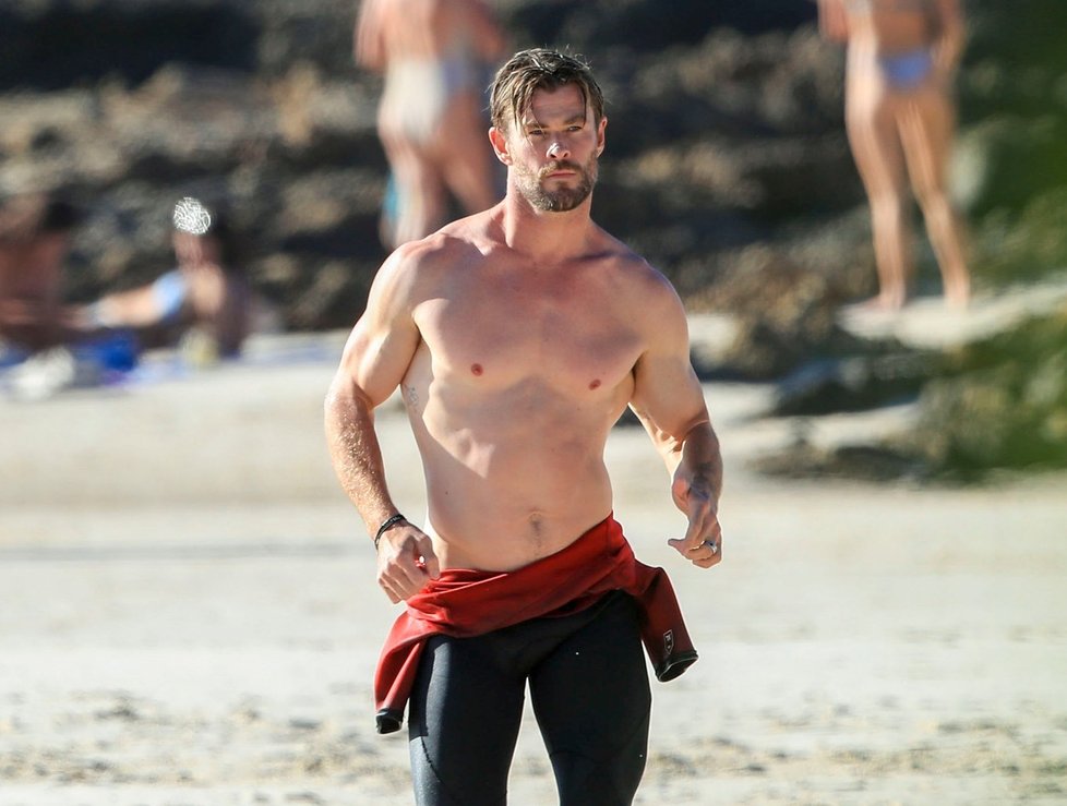 Takhle řádil božský Thor Chris Hemsworth na plážích v Austrálii