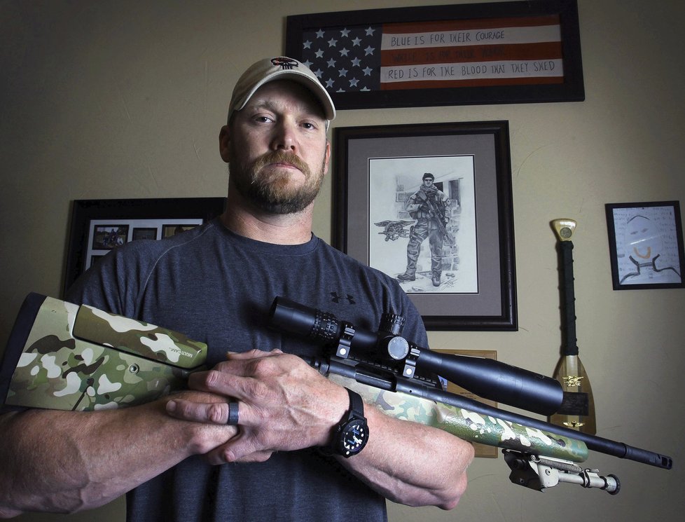 Americký sniper Chris Kyle zemřel násilnou smrtí po návratu z Iráku do USA.