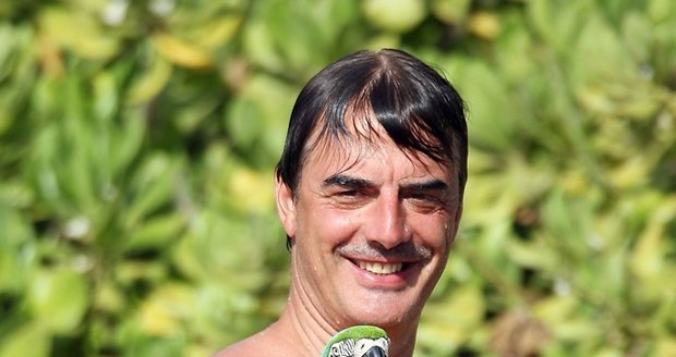 Populární Mr. Big ze seriálu Sex ve městě hubnul v deštném pralese během speciálního holistického čistícího programu, ke kterému se připojil v amazonské divočině.