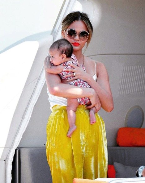 Chrissy Teigen s dcerou Lulu