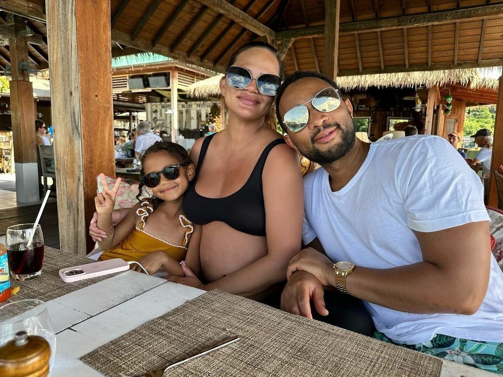 Těhotná Chrissy Teigen s Johnem Legendem