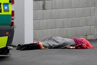 Krvavý teror na Novém Zélandu: Nejméně 49 mrtvých, útočníci vraždili v mešitách