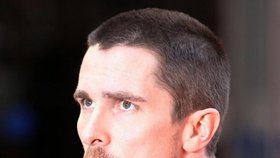 Terminátor Christian Bale přišel na kole o levý ukazováček