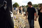 Batman Christian Bale navštívil raněné pacienty, kteří přežili páteční řádění šílence v denverském kině