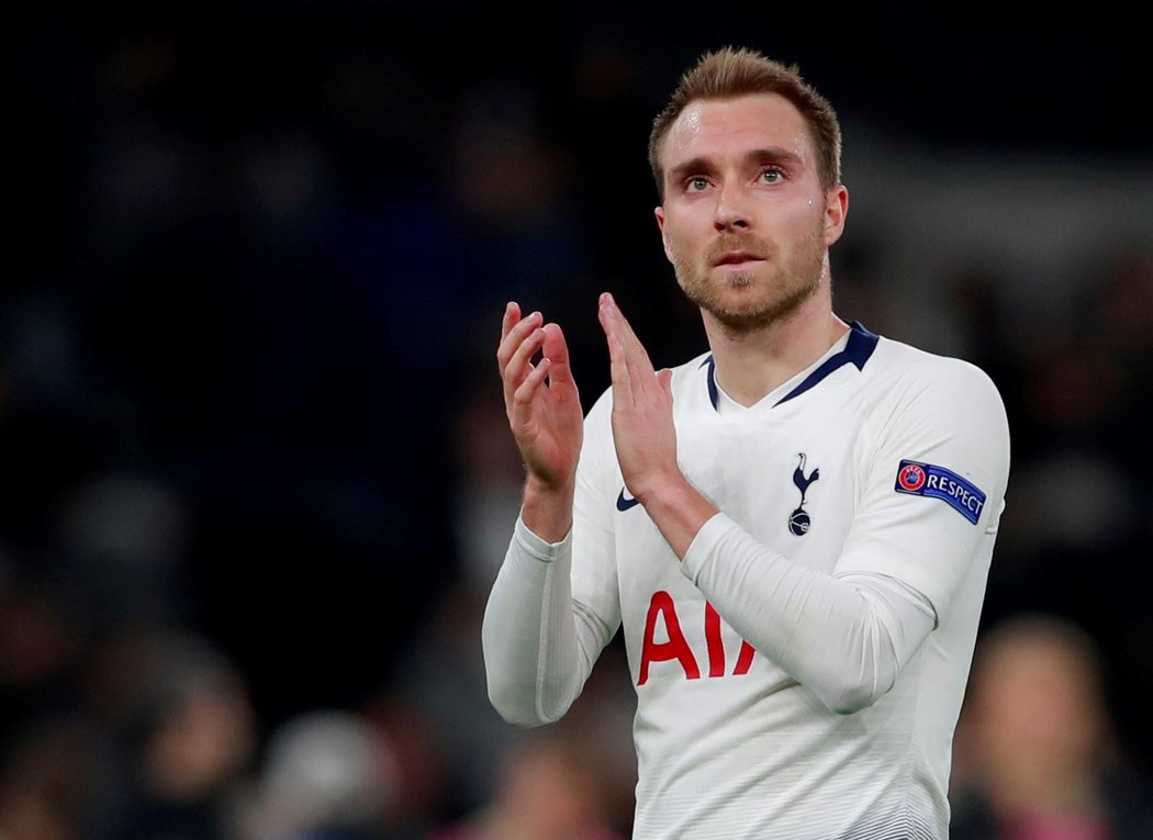 Christian Eriksen děkuje fanouškům Tottenhamu po úvodní prohře v semifinále LM