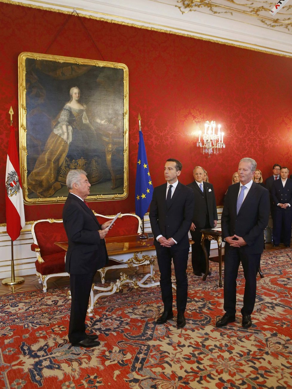 Dosluhující rakouský prezident Heinz Fischer jmenoval nového kancléře Christiana Kerna.