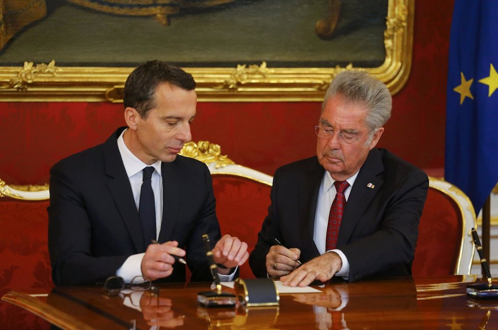 Nový rakouský kancléř Christian Kern. Do funkce ho jmenoval končící prezident Heinz Fischer.