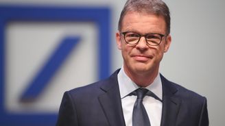 Šéf Deutsche Bank utratí za akcie „své“ firmy statisíce eur