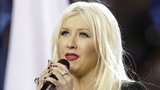 Christina Aguilera spletla slova hymny!