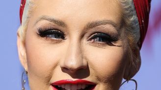 Christina Aguilera šokovala svým vzhledem! Jak se hudební ikona změnila v průběhu let?