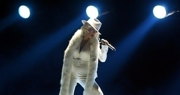 Christina Aguilera ve stylu krále popu Michaela Jacksona