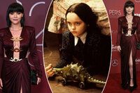 Takto Wednesday Addamsovou rozhodně neznáme: Christina Ricciová v sexy šatech odhalila hrudník!