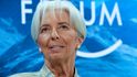 Žena zároveň poprvé povede Evropskou centrální banku (ECB), neboť premiéři a prezidenti členských zemí EU vybrali jako nového předsedu dosavadní šéfku Mezinárodního měnového fondu Francouzku Christine Lagardeovou