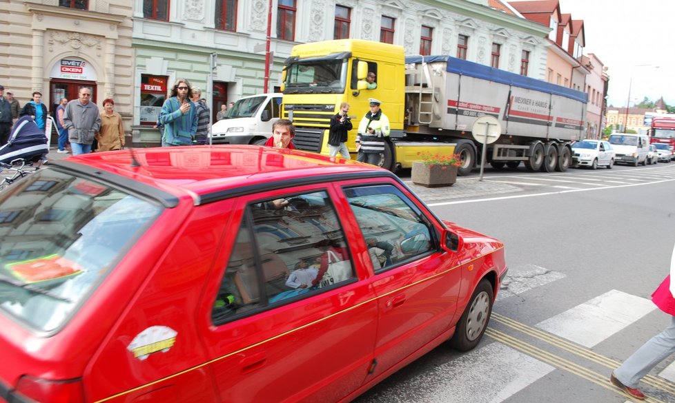 Jeden z řidičů neudržel nervy a na přechod vjel