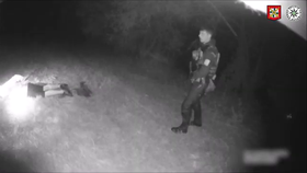 Zloděj na Chrudimsku ukradl dvě auta, peníze, léky a snažil se před policisty pláchnout přes řeku.
