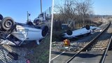 Vlak smetl auto na přejezdu v Chrudimi: Řidička vyvázla se zraněním