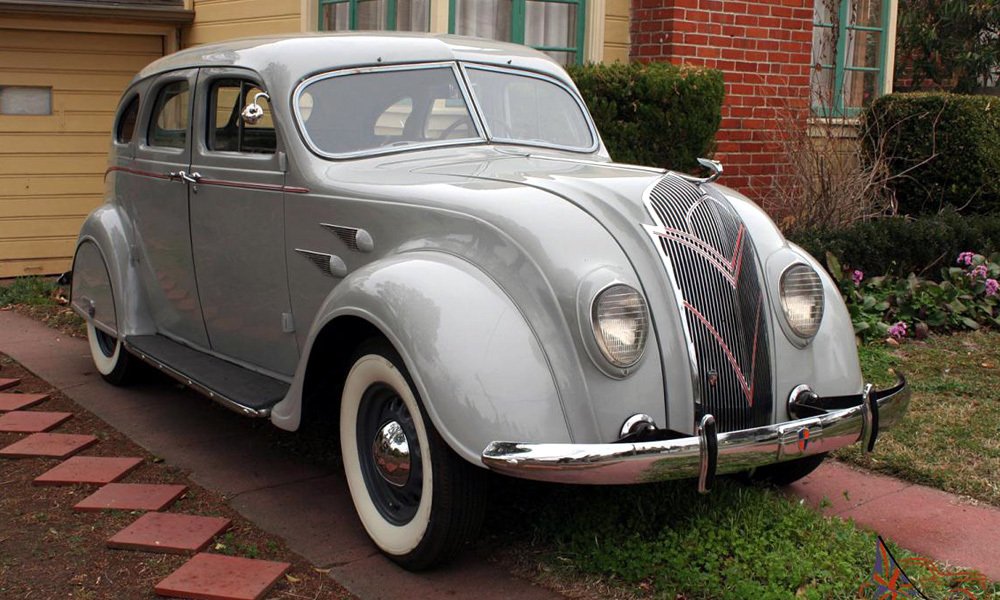 DeSoto, divize koncernu Chrysler, nabízela v letech 1934 až 1936 levnější verzi Chrysleru Airflow, nazvanou DeSoto Airflow a vyráběnou ve čtyřdveřovém a dvoudveřovém provedení.