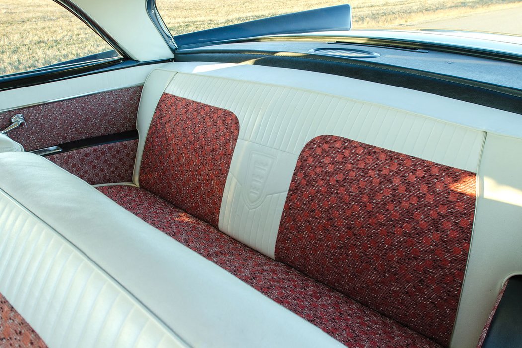 Chrysler Saratoga Hardtop Coupe (1957)