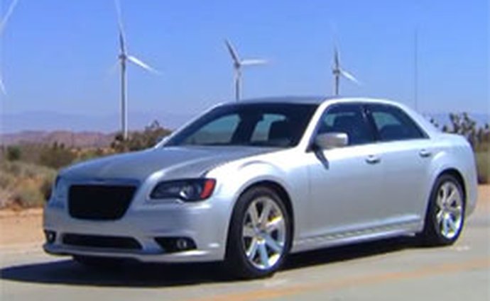 Video: Chrysler 300 SRT8 – S osmiválcem HEMI pod kapotou