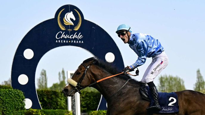 Velká dubnová cena, rovinový dostih (1800 m, čtyřletí a starší koně) - zahájení dostihové sezony, 7. dubna 2024, Chuchle Arena Praha. Velká dubnová cena, rovinový dostih (1800 m, čtyřletí a starší koně) - zahájení dostihové sezony, 7. dubna 2024, Chuchle Arena Praha.