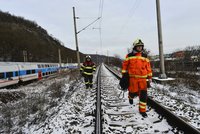 Neznámý člověk skončil u Brna pod lokomotivou: Sebevražda, nebo nehoda?