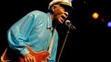 Kytarista Chuck Berry se zhroutil na podiu: Už neměl sílu!